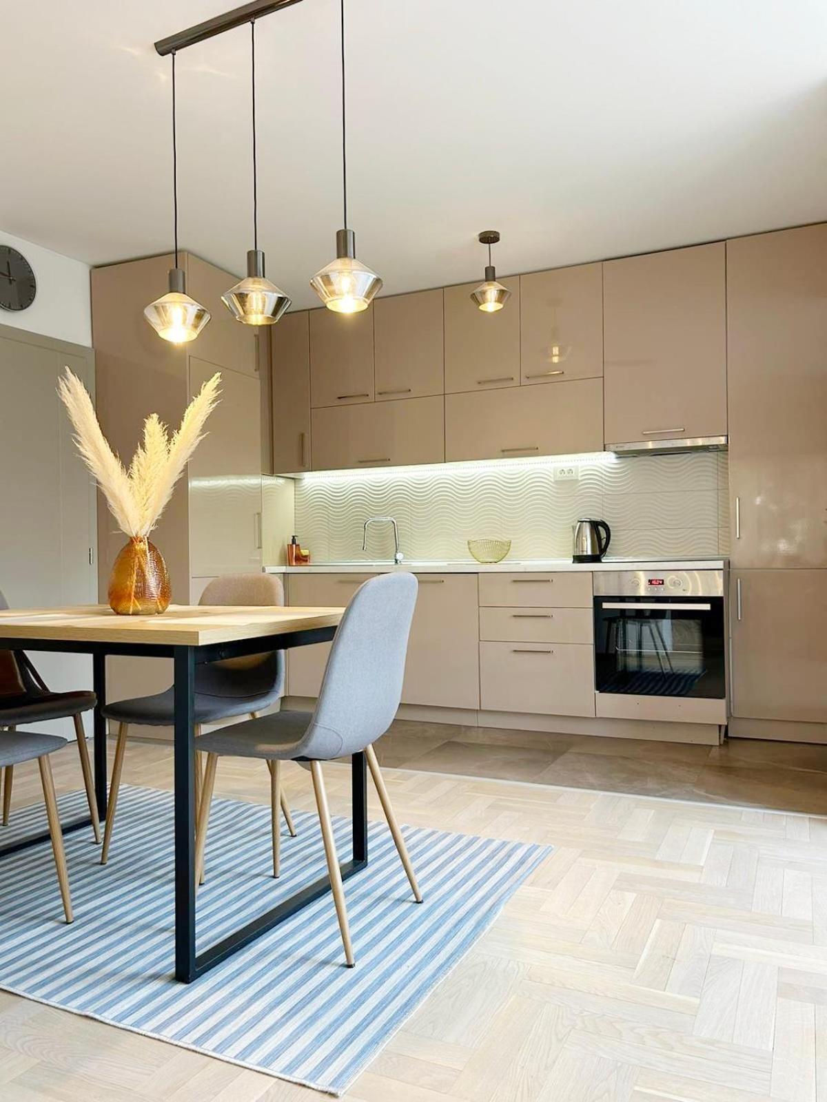 The Circle Apartment Skopje Bagian luar foto