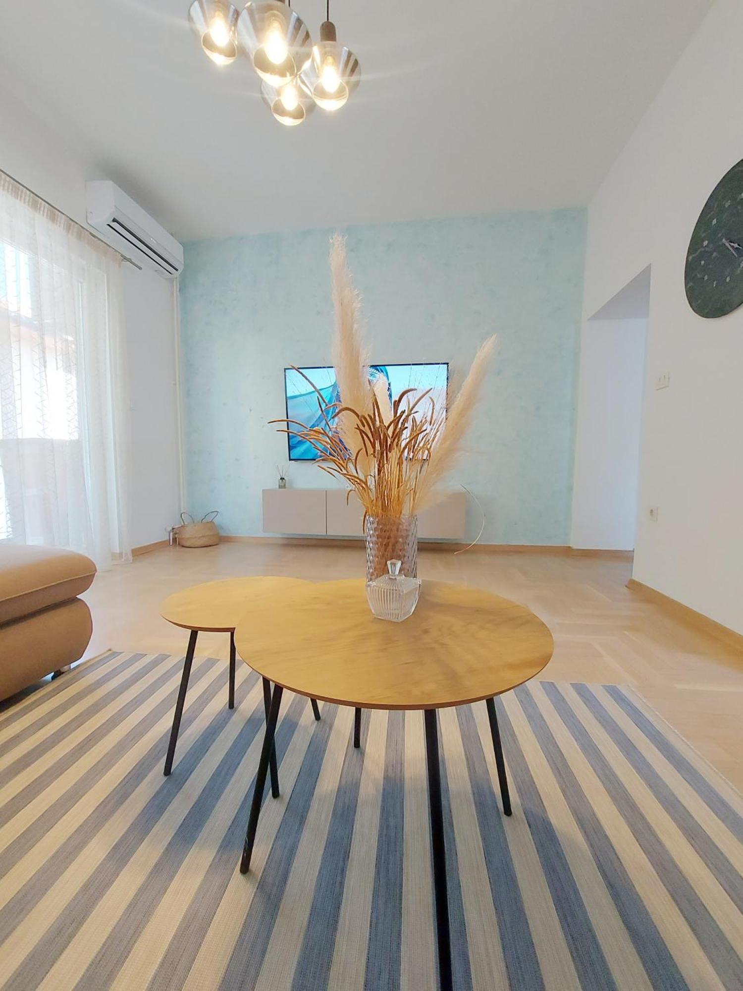 The Circle Apartment Skopje Bagian luar foto