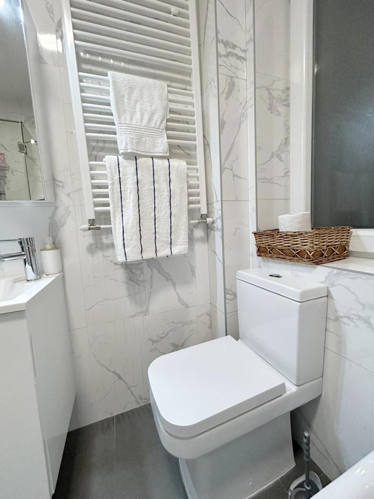 The Circle Apartment Skopje Bagian luar foto