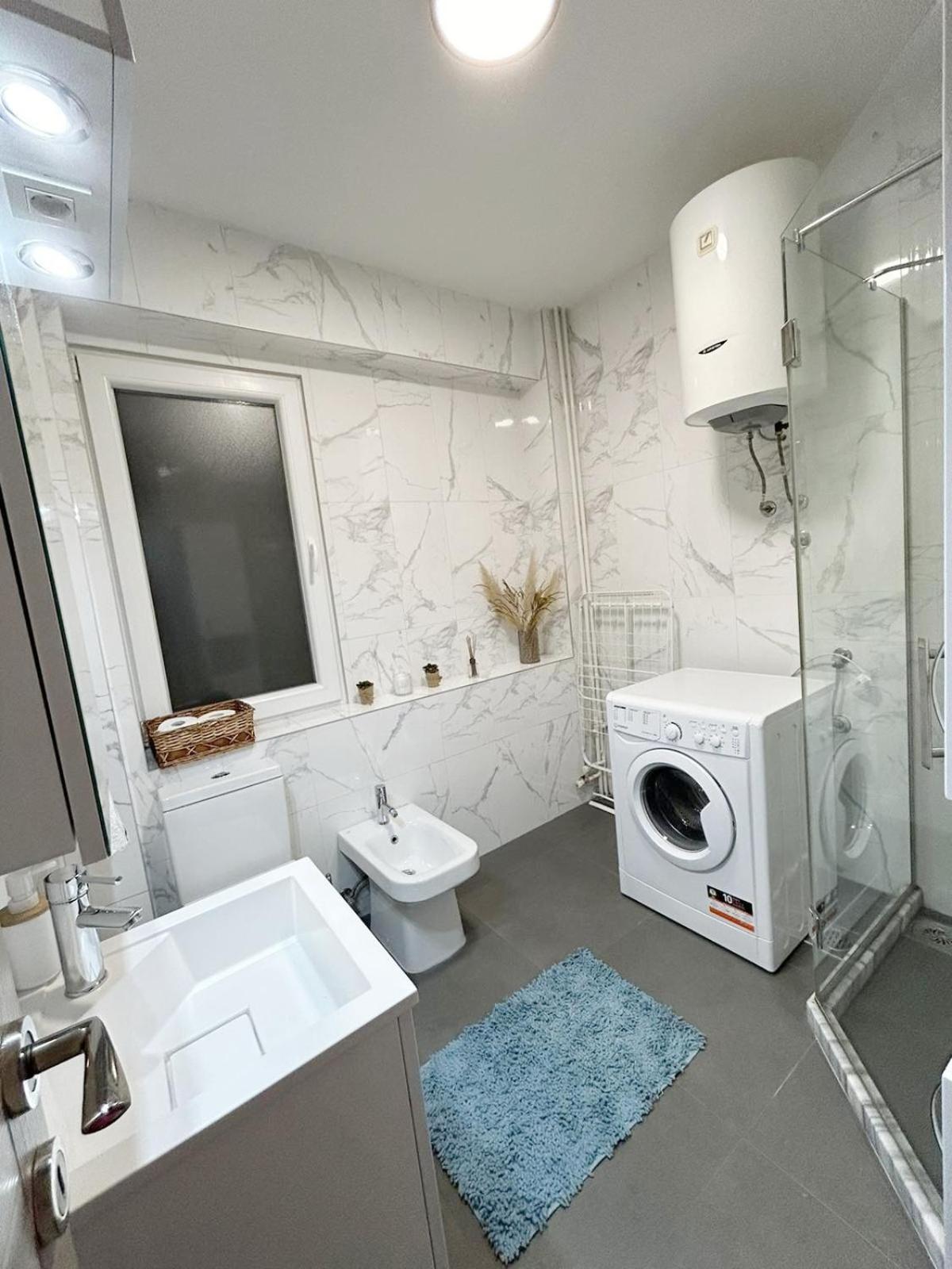 The Circle Apartment Skopje Bagian luar foto