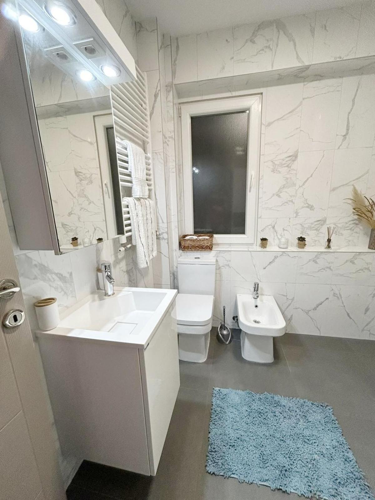 The Circle Apartment Skopje Bagian luar foto